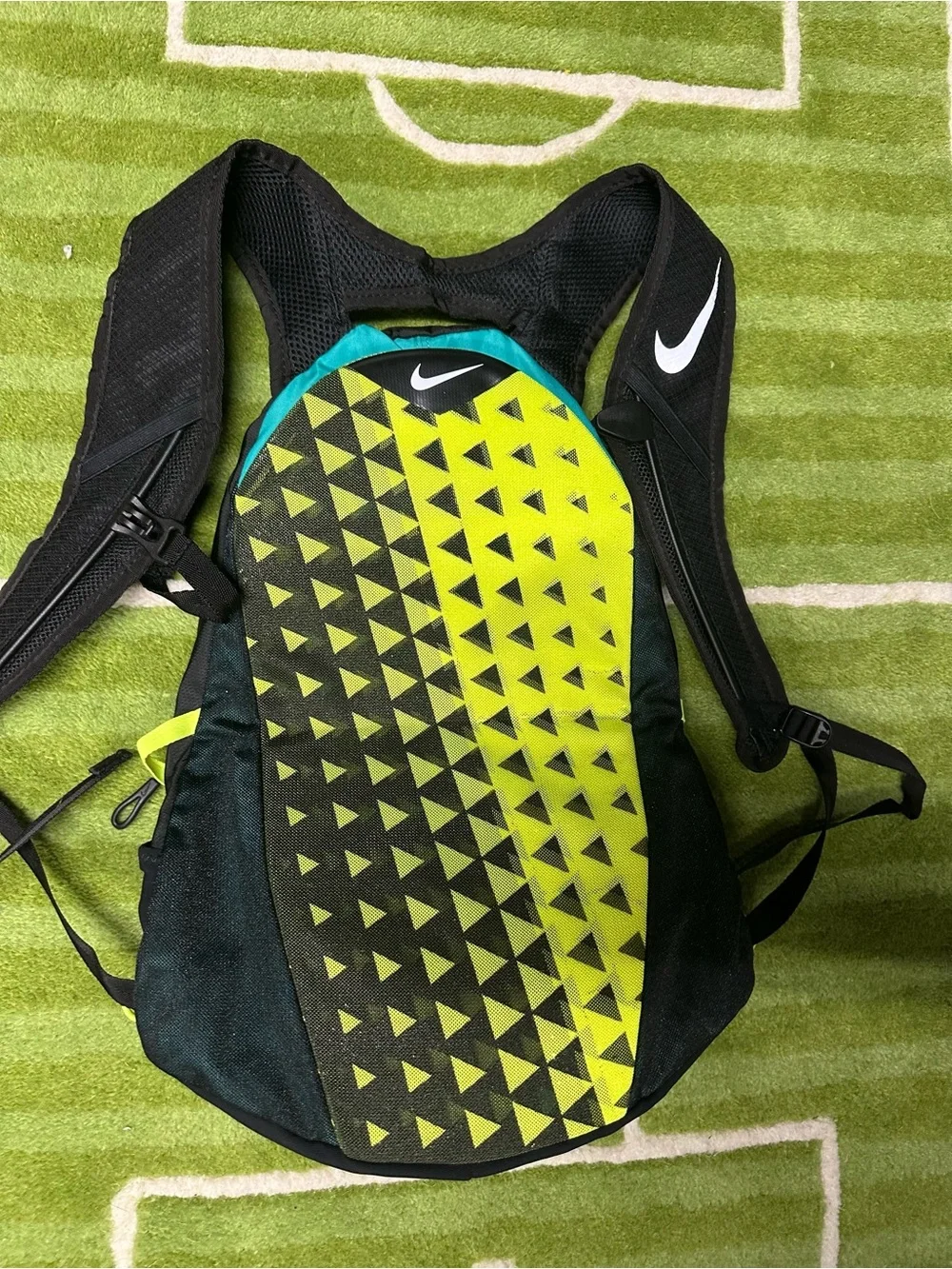 Nike Cheyenne Vapor Running Backpack Black Volt Yellow Rain Cover Trail Hydratio
